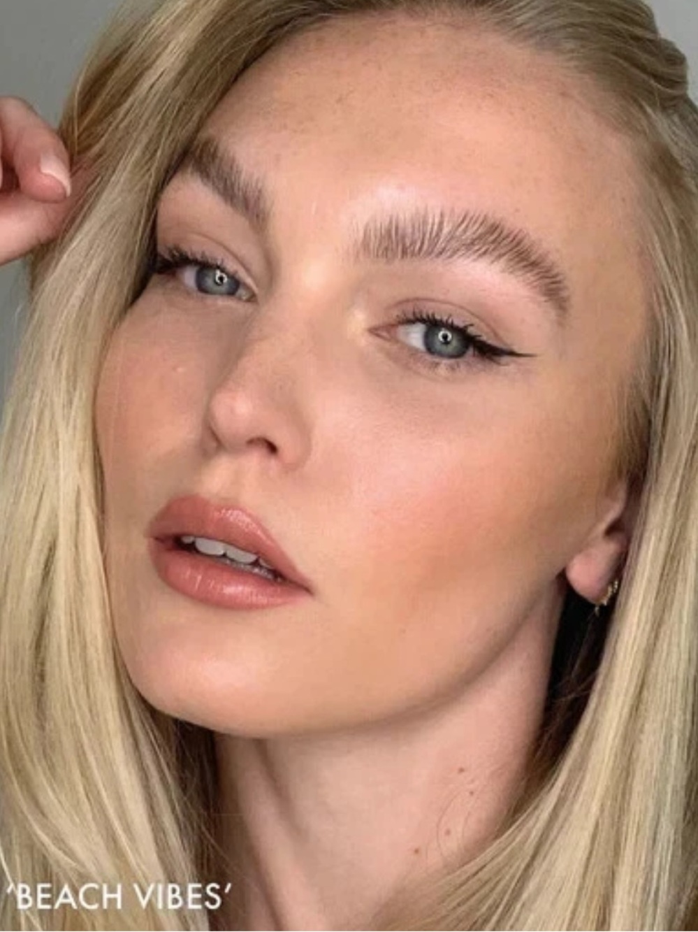 ๐ชท ICONIC London Sheer Bronze Liquid Bronzer Tube in Metallic Bronze